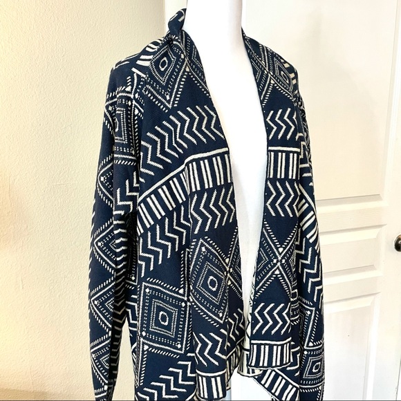 Love University tribal print shawl - Picture 2 of 6